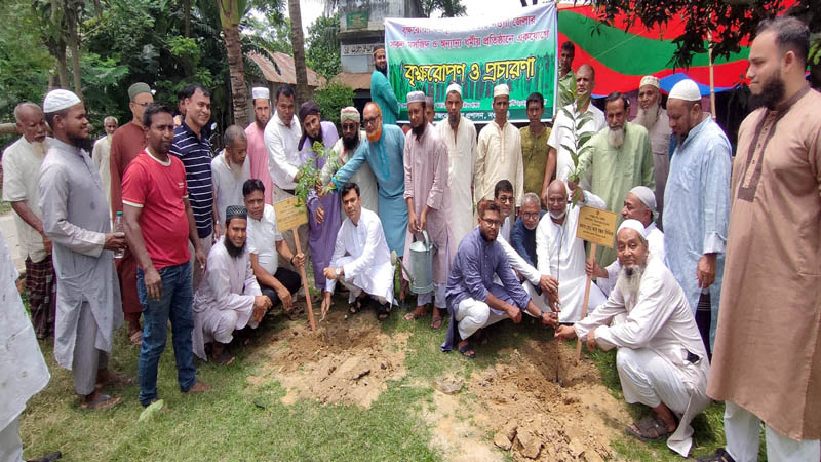 নওগাঁর ধর্মীয় প্রতিষ্ঠানে বৃক্ষরোপণ কর্মসূচির উদ্বোধন