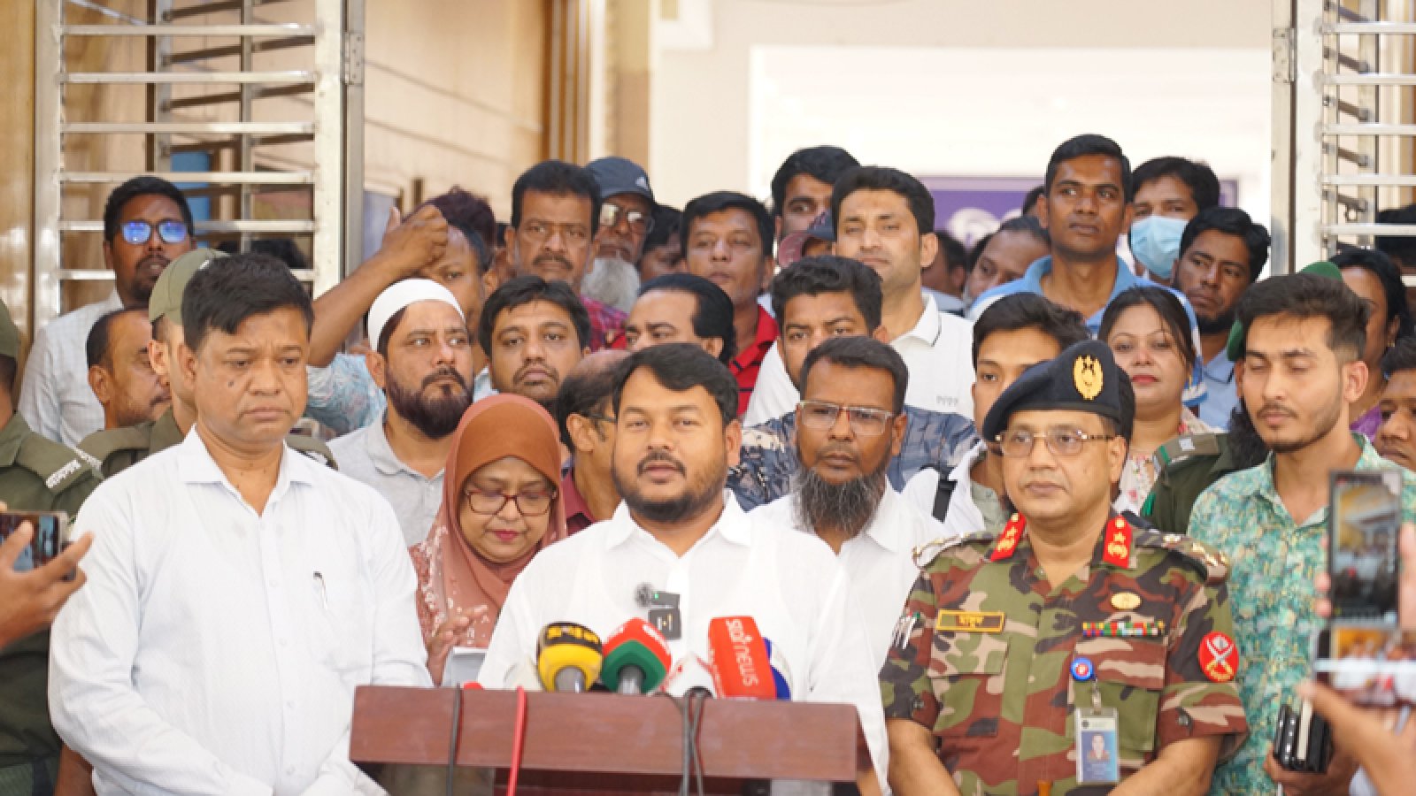 হাম পরিস্থিতির খোঁজখবর নিতে রামেক হাসপাতাল পরিদর্শনে রাসিক প্রশাসক