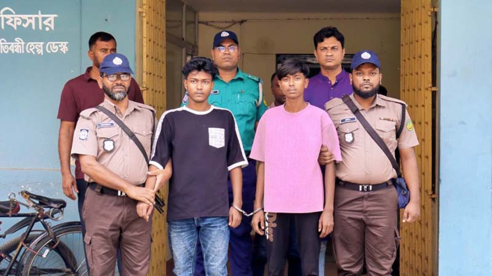 নগরীতে কিশোর গ্যাঙের দুই সদস্য গ্রেপ্তার