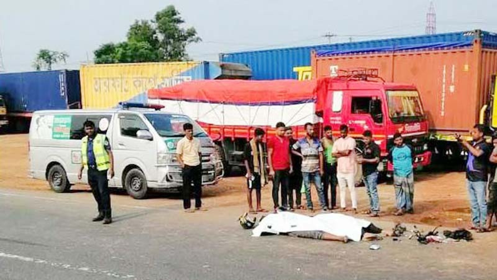 কুমিল্লায় দাঁড়িয়ে থাকা বাসে মোটরসাইকেলের ধাক্কা, নিহত ২