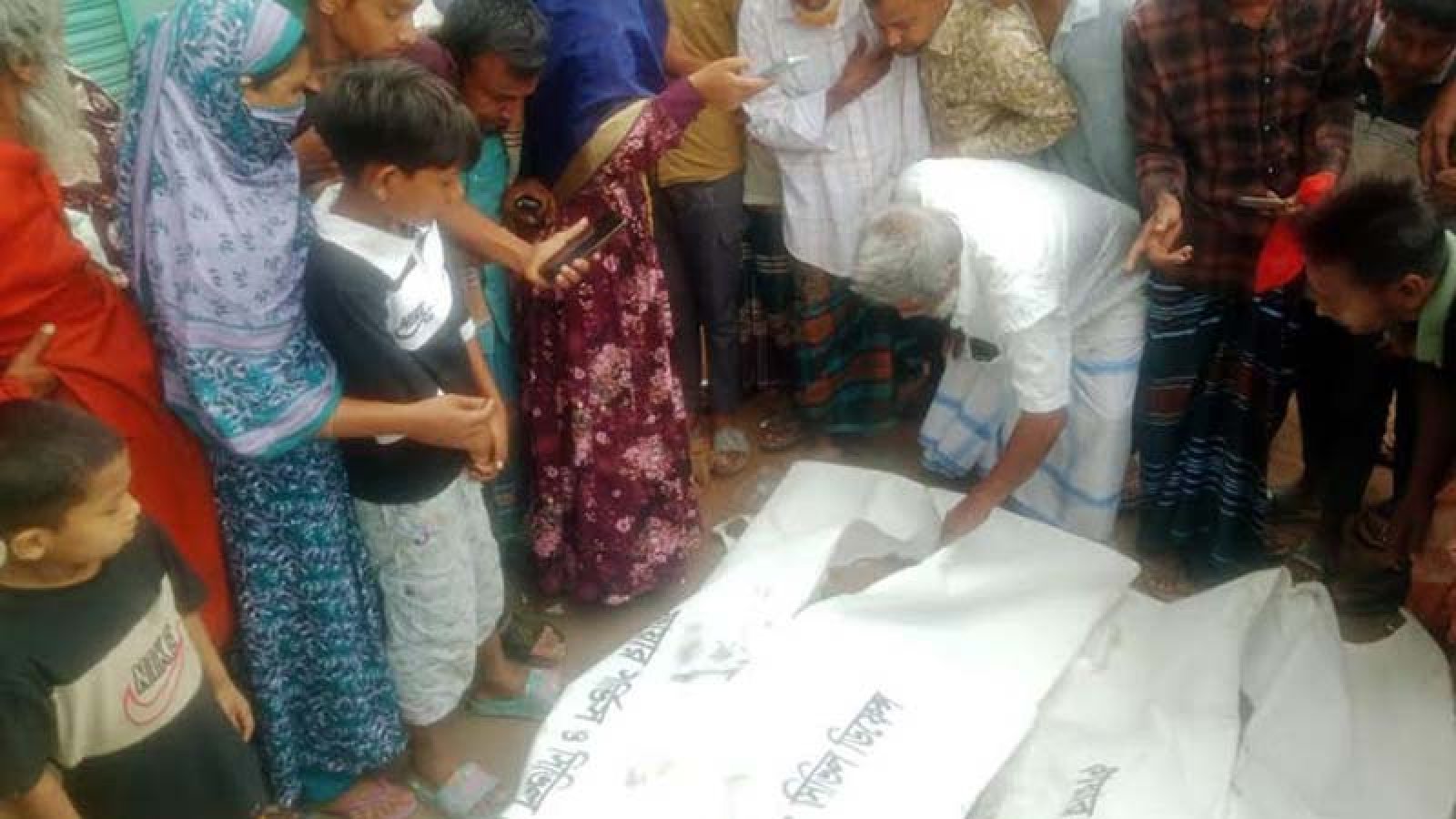 টাঙ্গাইলে বাস-ট্রাক সংঘর্ষে চালক-হেলপার নিহত