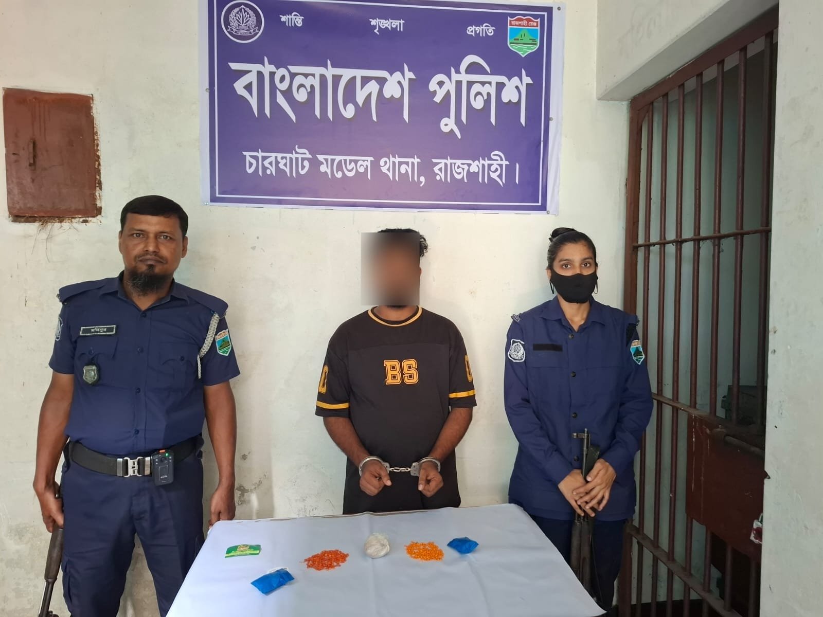 চারঘাটে ৩৮৪ ইয়াবা ও ২০ গ্রাম হেরোইনসহ একজন গ্রেপ্তার