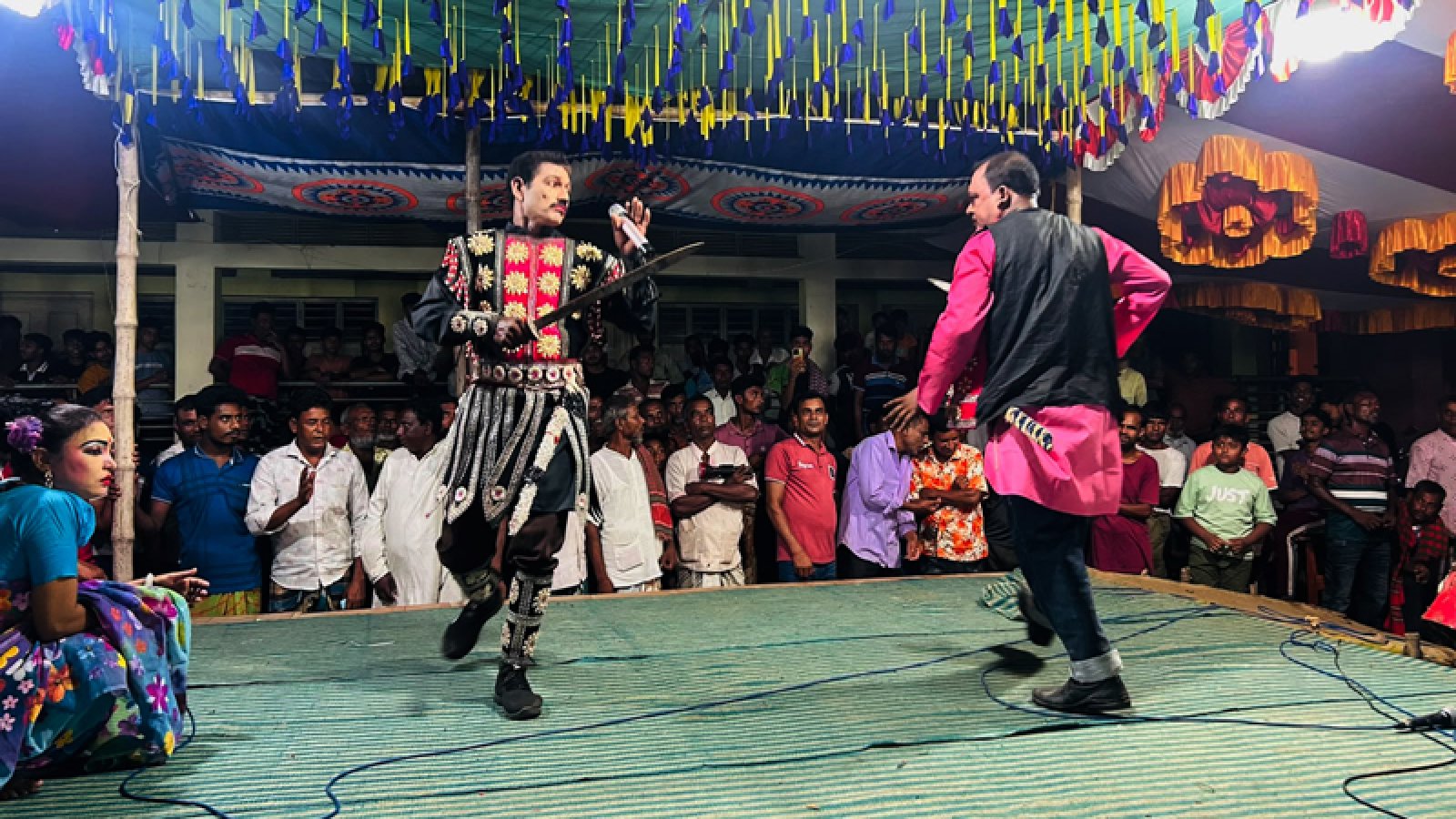 বাঘায় 'পরাজিত সম্রাট' যাত্রাপালা মঞ্চায়ন