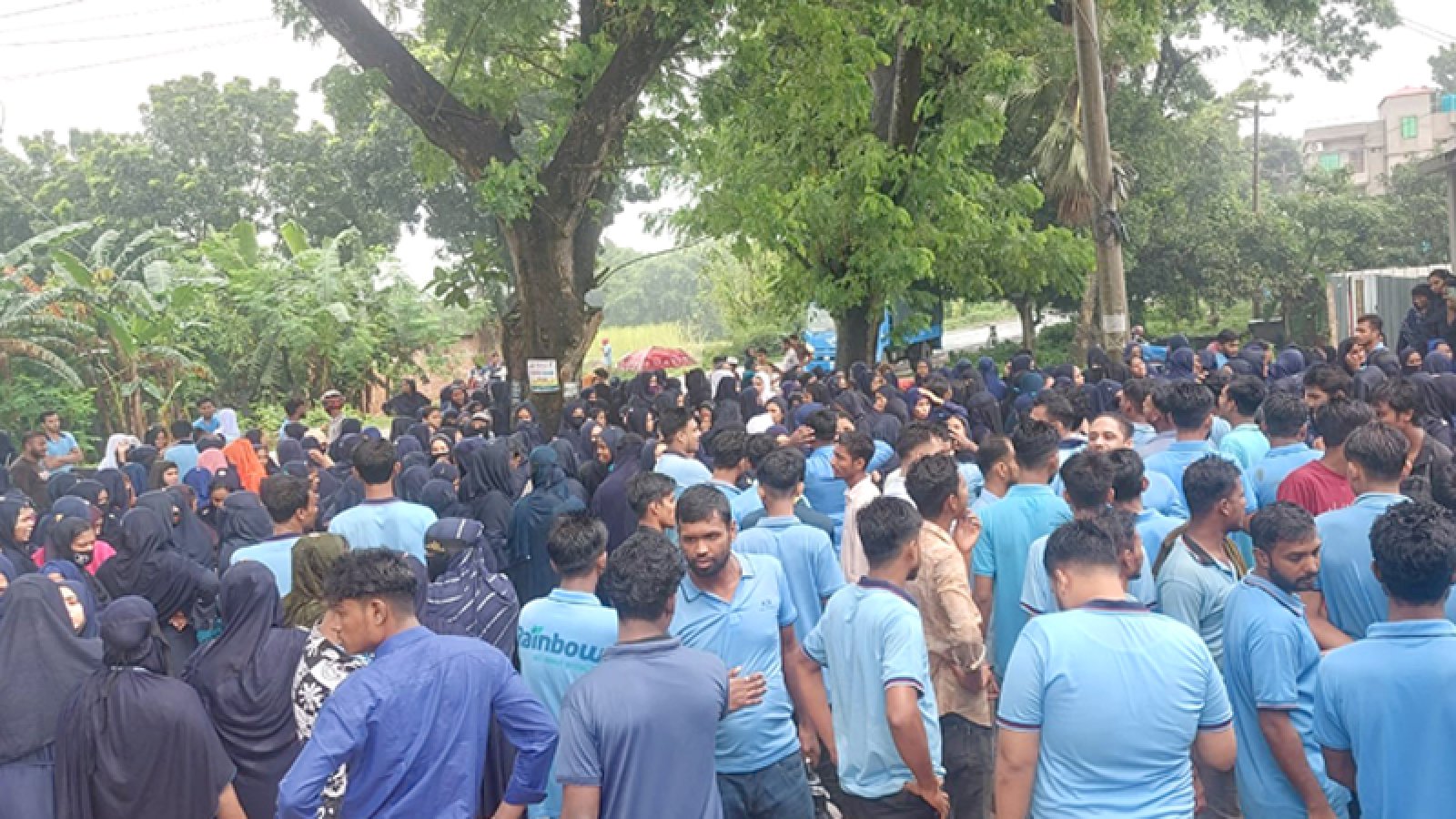 ঈশ্বরদীতে প্রাণ-আরএফএল শ্রমিকদের বিক্ষোভ, ৪ কিলোমিটার যানজট