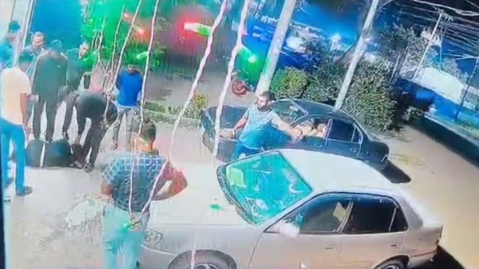 ঈশ্বরদীতে বেলারুশ নাগরিককে গাড়ি চাপা দেওয়ার চেষ্টা, চালক গ্রেপ্তার
