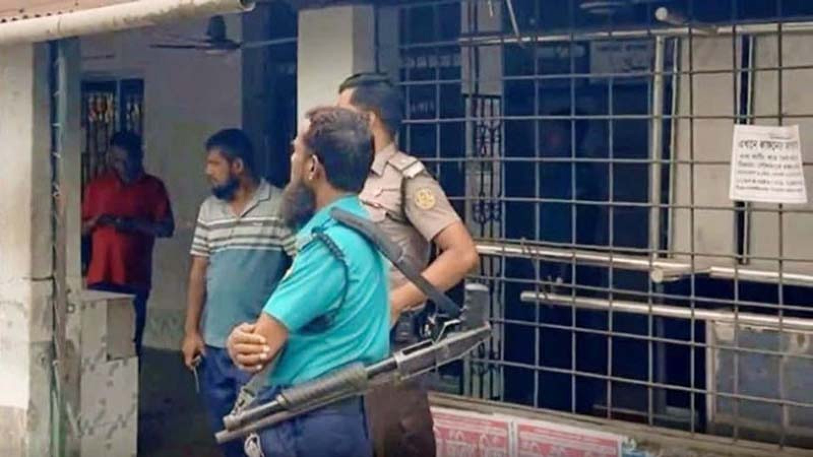 খুলনায় মসজিদে সন্ত্রাসীদের গুলি, দুই মুসল্লি গুলিবিদ্ধ