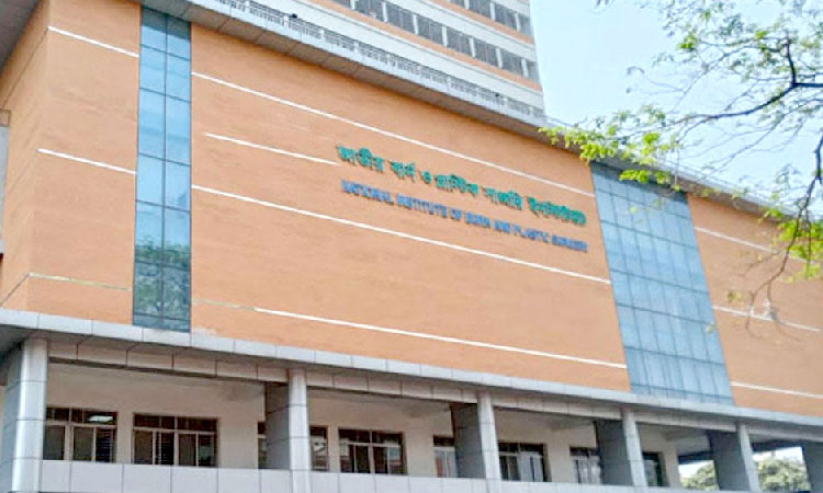 কুমিল্লায় গ্যাস সিলিন্ডার বিস্ফোরণে একই পরিবারে নারী-শিশুসহ দগ্ধ ৪