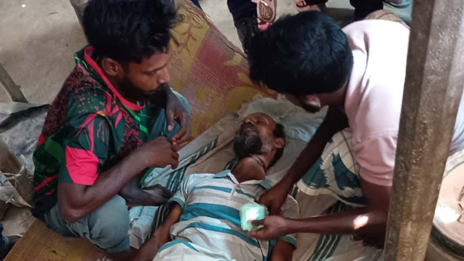 গোমস্তাপুরে মধ্যবয়সী ব্যক্তির মরদেহ উদ্ধার