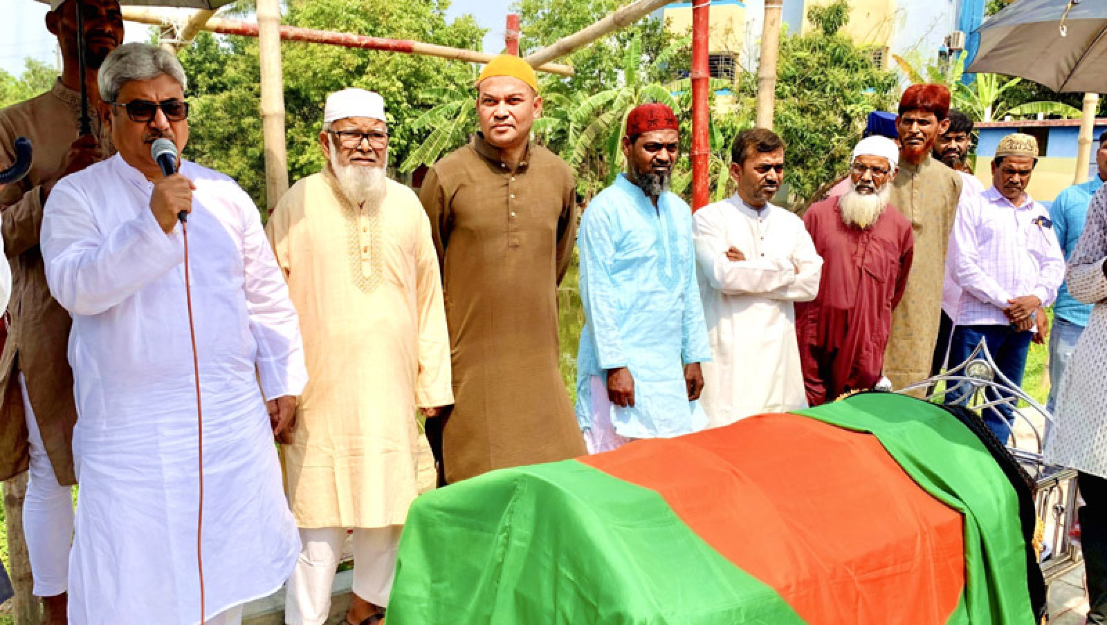 পবায় রাষ্ট্রীয় মর্যাদায় বীর মুক্তিযোদ্ধা শামসুজ্জোহার বিদায়