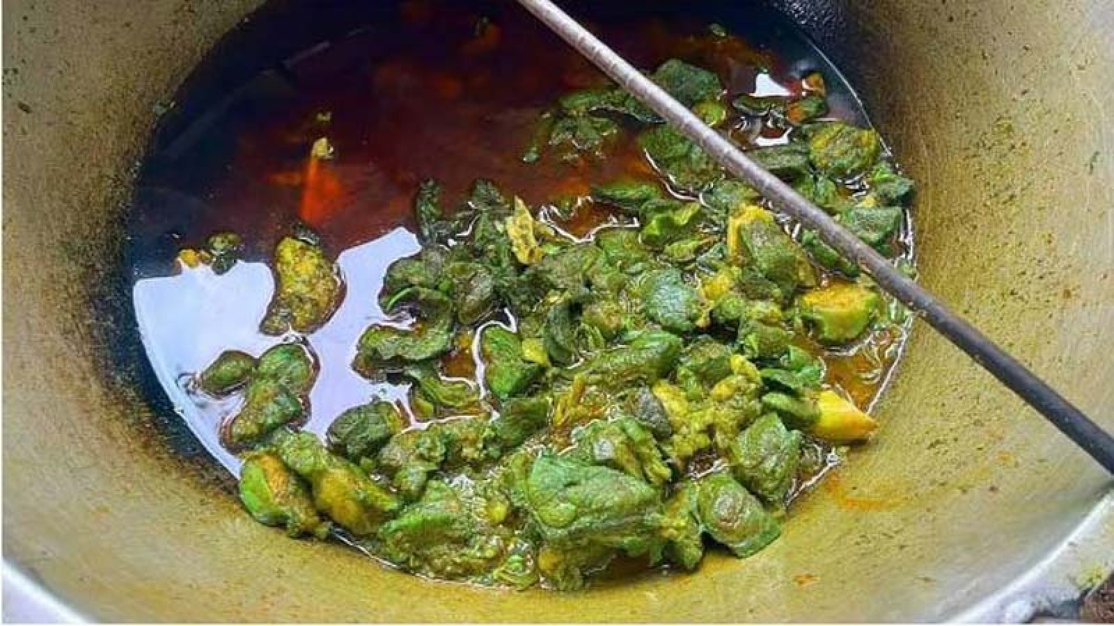 খুলনায় রান্নার সময় গরুর মাংস সবুজ, কারণ খুঁজতে পাঠানো হচ্ছে ল্যাবে