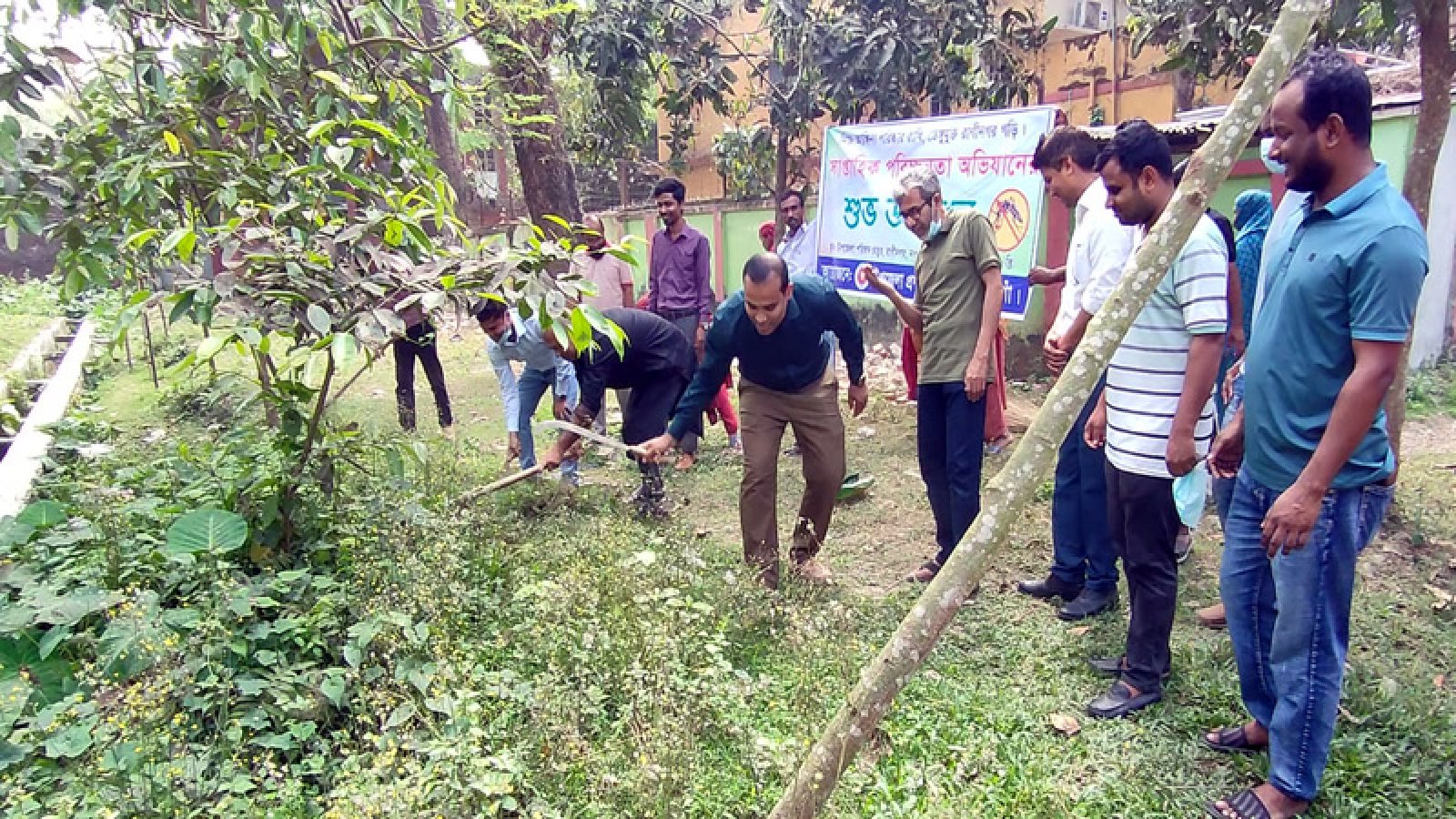 নওগাঁয় সাপ্তাহিক পরিচ্ছন্নতা অভিযানের উদ্বোধন