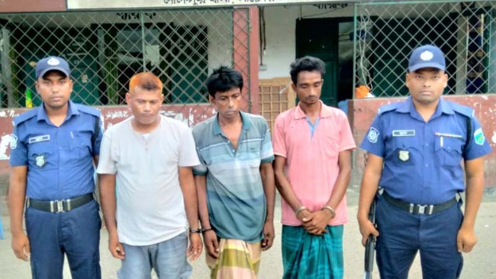 লালপুরে গাঁজা ও ইয়াবাসহ চার মাদক ব্যবসায়ী গ্রেফতার
