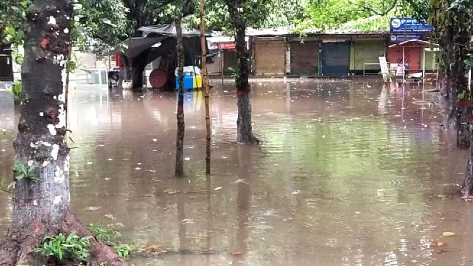 স্বস্তির বৃষ্টিতে অস্বস্তি