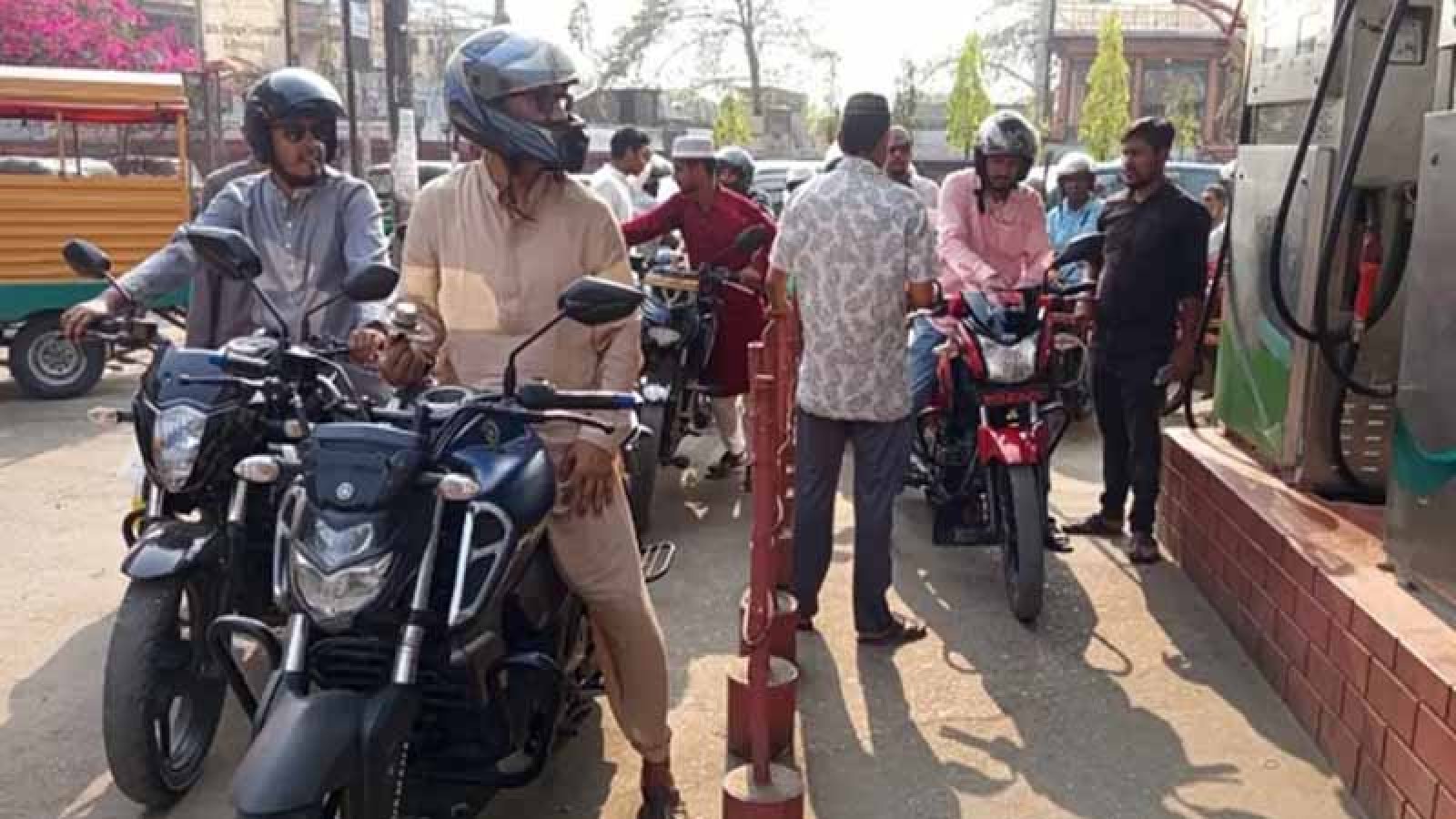 রাইড শেয়ারের মোটরসাইকেল দৈনিক পাবে ৫ লিটার তেল