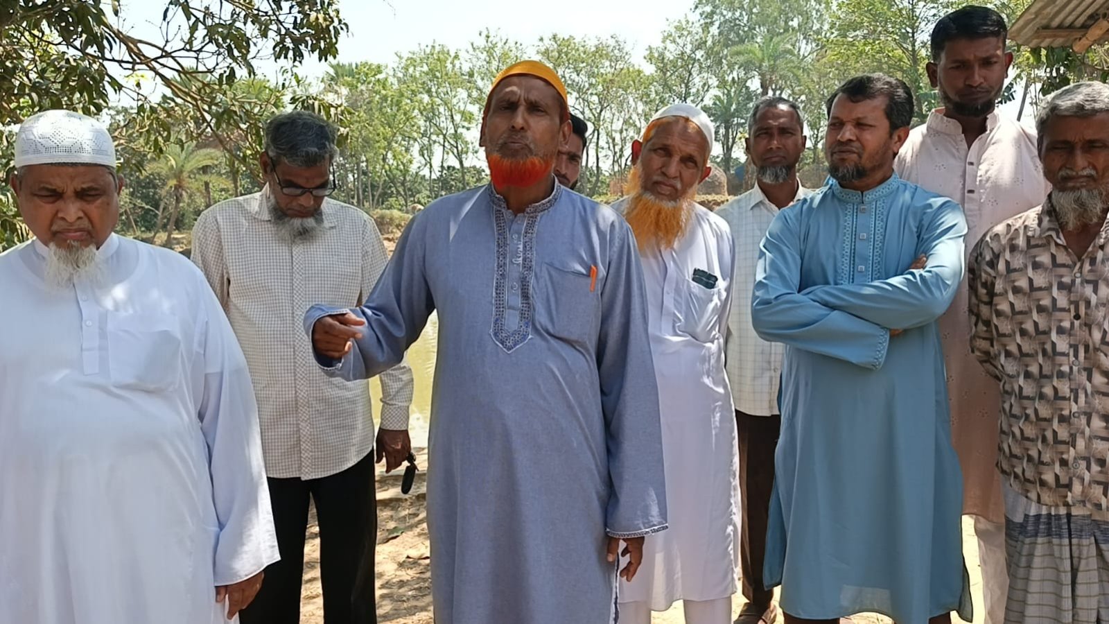 সাপাহারে জয়দেবপুর ইসলামিয়া দাখিল মাদ্রাসার পুকুর দখল করলো প্রভাবশালী মহল
