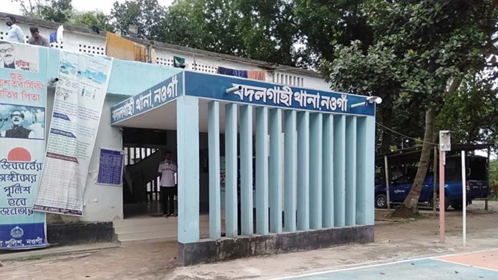 বদলগাছীতে স্ত্রীর হাতে বানানো রুটি আর খাওয়া হলো না ভ্যান চালকের