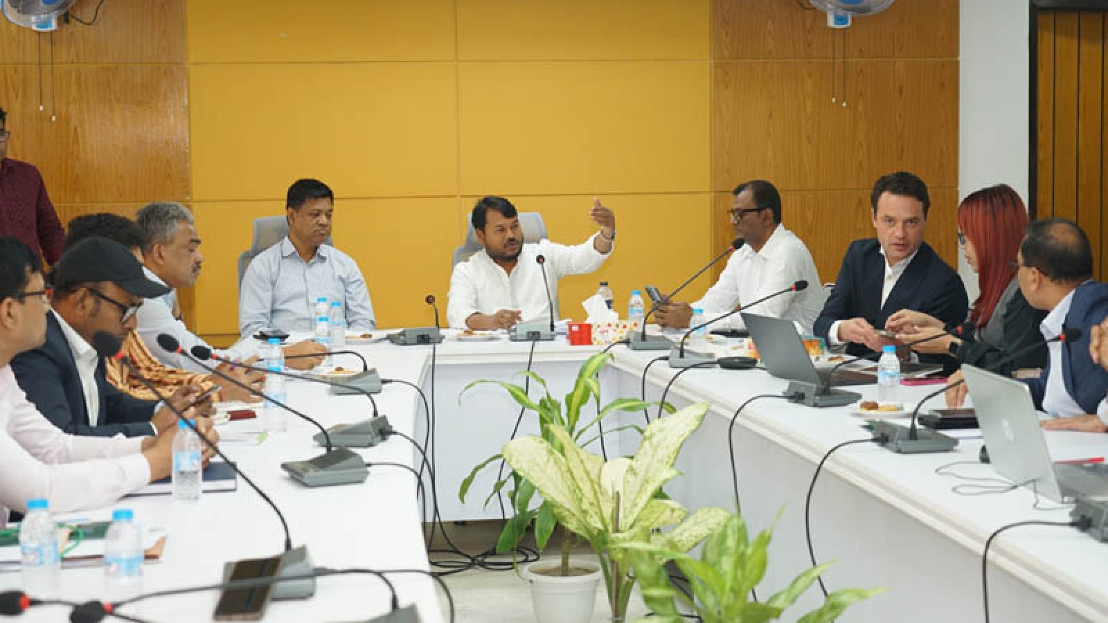 রাসিকের সাথে নেদারল্যান্ডসের কোম্পানি সুইপ স্মার্টের মতবিনিময়