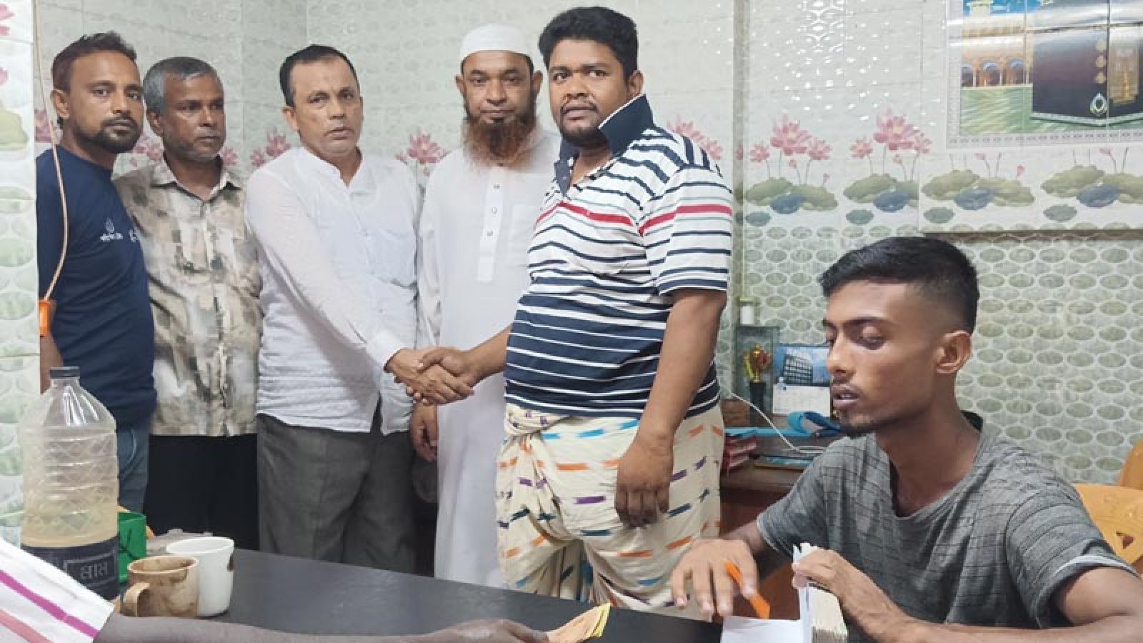 কেশরহাট মাছ বাজারে শফিকুলের ভোটের  প্রচারণা