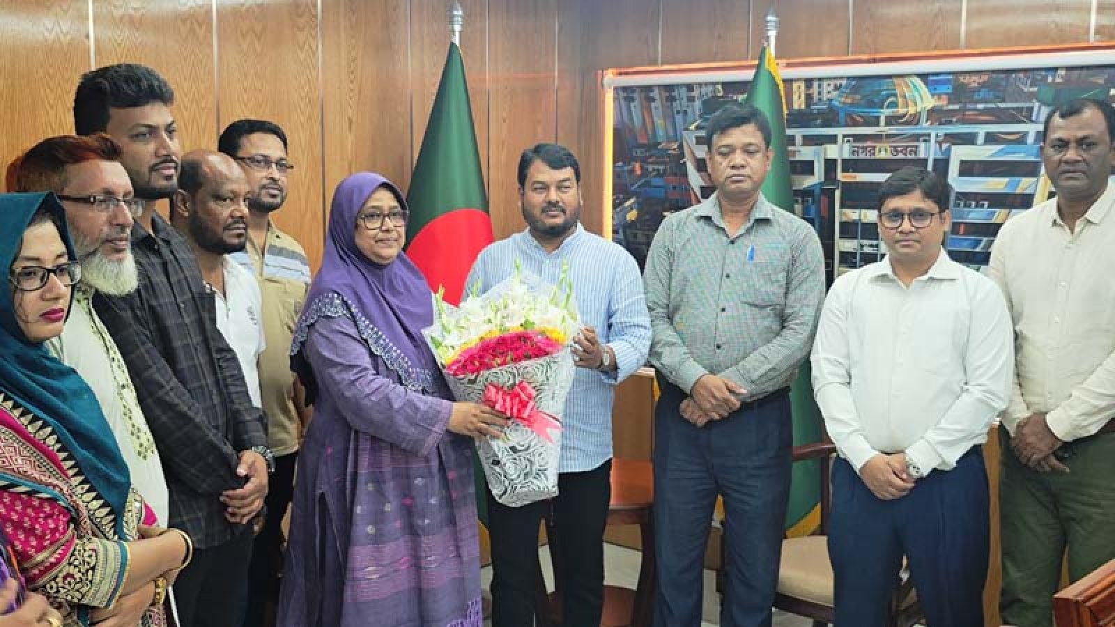 যুগোপযোগী বাজেট ঘোষণা করায় রাসিক প্রশাসককে বিভিন্ন বিভাগ ও শাখার কর্মকর্তা-কর্মচারীদের শুভেচ্ছা
