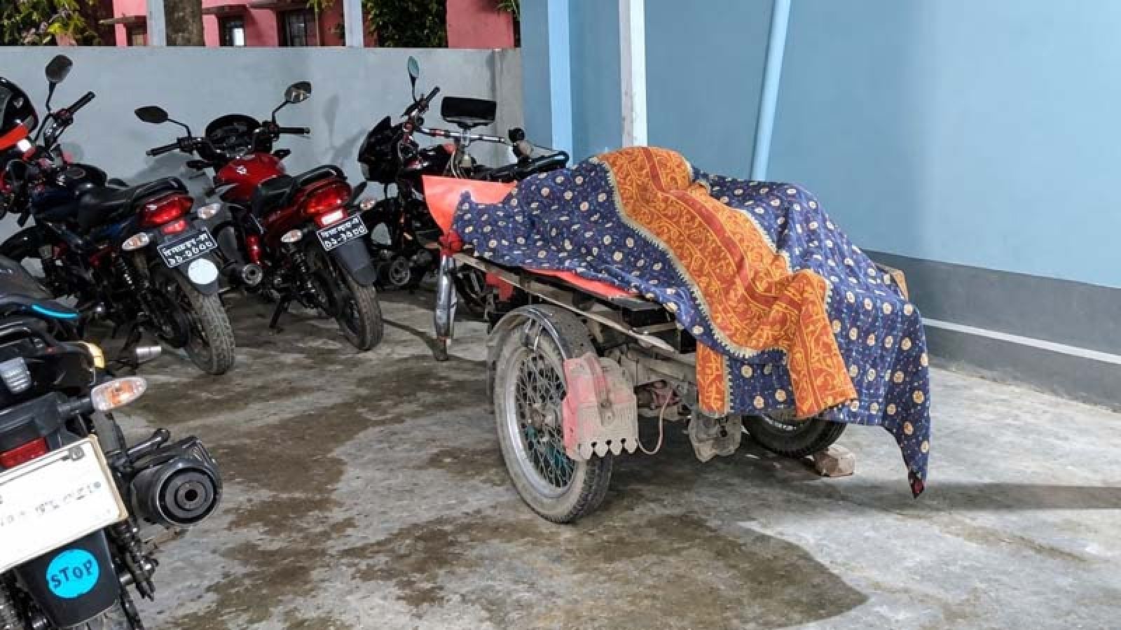 পার্বতীপুরে গৃহবধূর রহস্যজনক মৃত্যু,স্বামী আটক