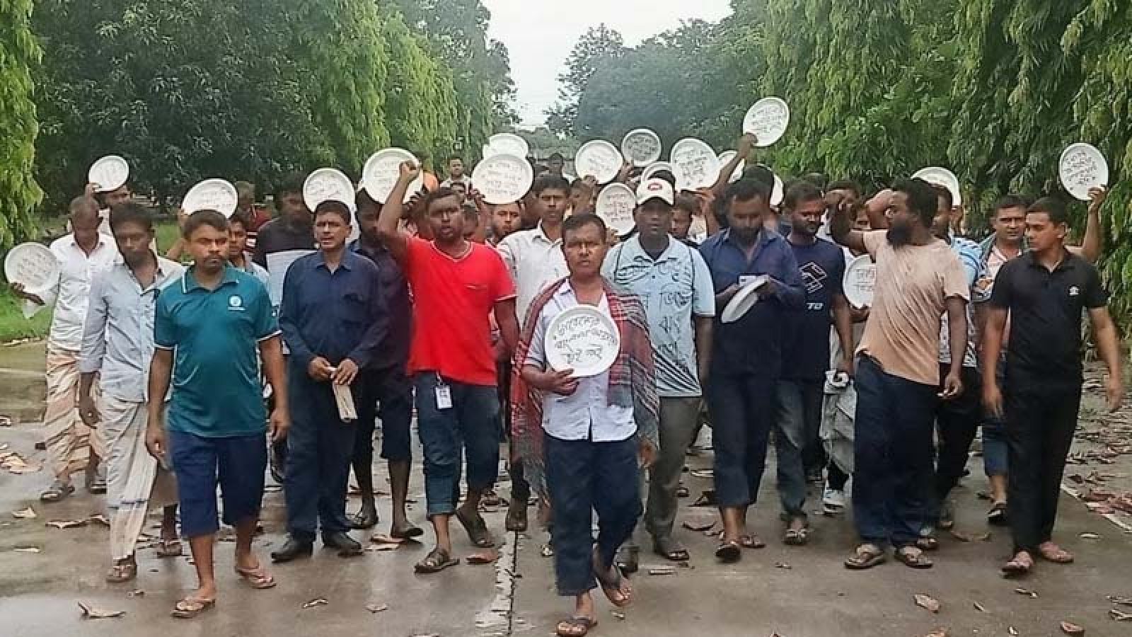 বড়পুকুরিয়া কয়লা খনির ১৬৮ জন শ্রমিকে পুনর্বহালের দাবিতে লাগাতার আন্দোলন অব্যাহত