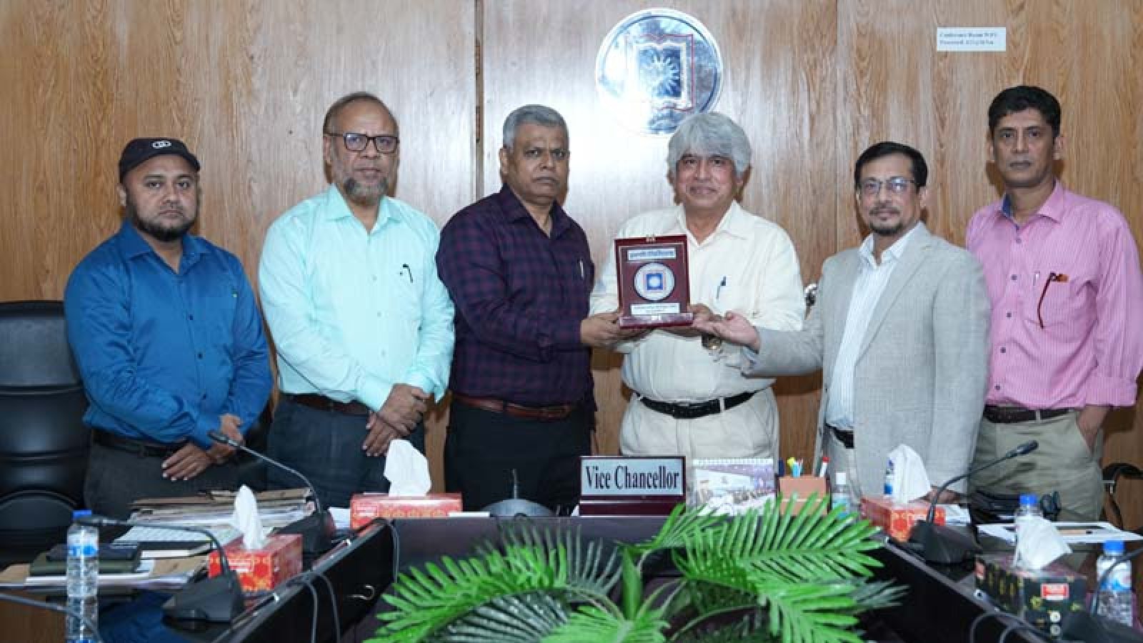 রাবি শিক্ষার্থীদের পরিজন ফাউন্ডেশনের বৃত্তি প্রদান