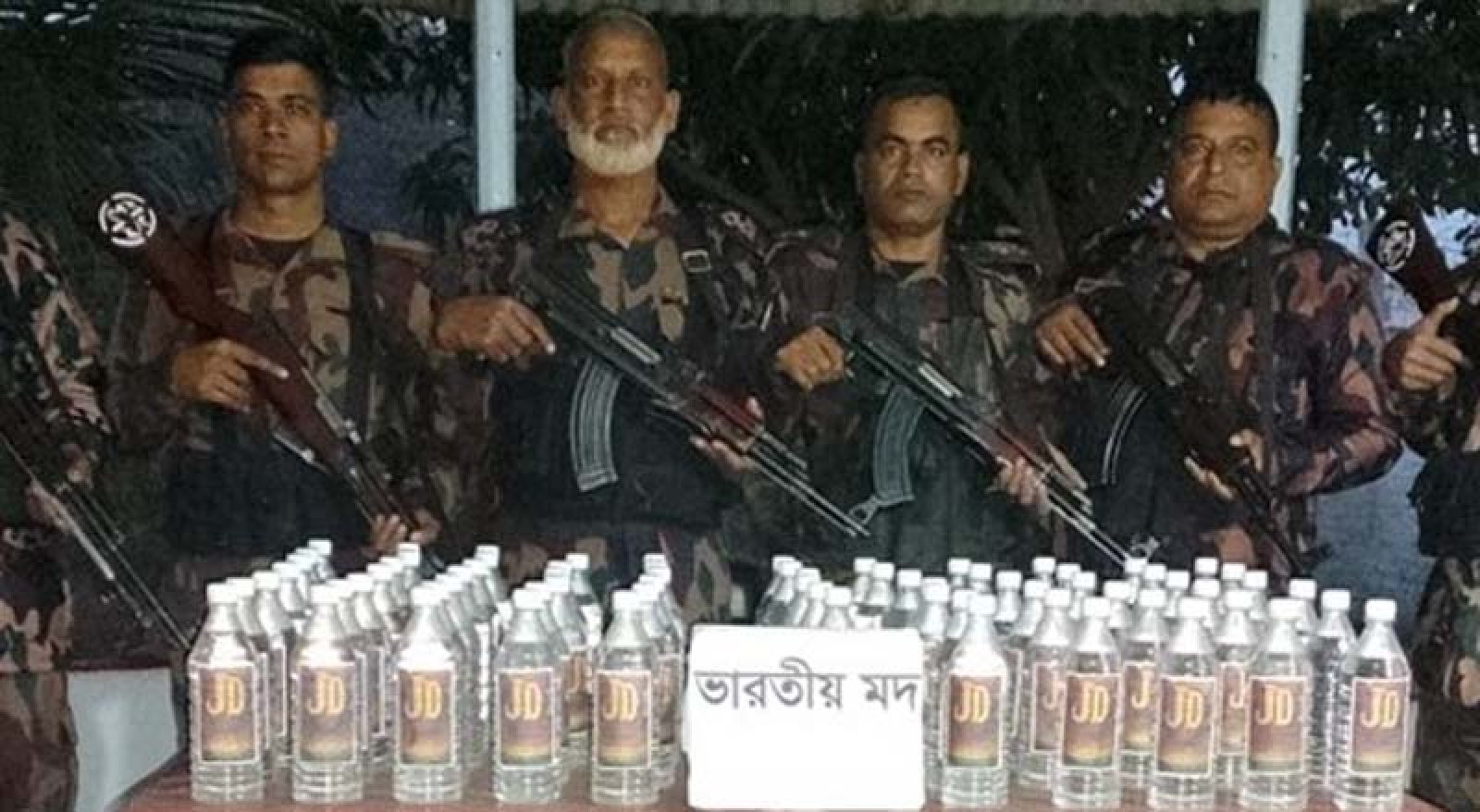 রাজশাহী সীমান্তে ভারতীয় মদ জব্দ