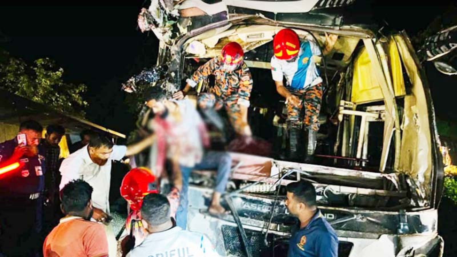 নাটোরে বাস-ট্রাক সংঘর্ষে হেলপার নিহত, ৮ রুশ নাগরিকসহ আহত ১২