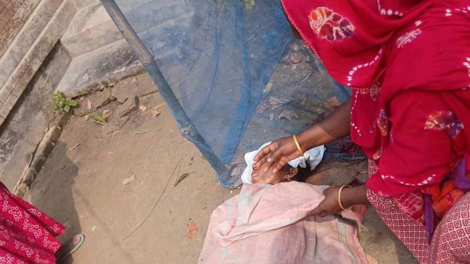 পাবনায় বিএনপি সমর্থিত দুই গ্রুপের মধ্যে সংঘর্ষ গুলিতে গৃহবধূ নিহত; আহত ১০