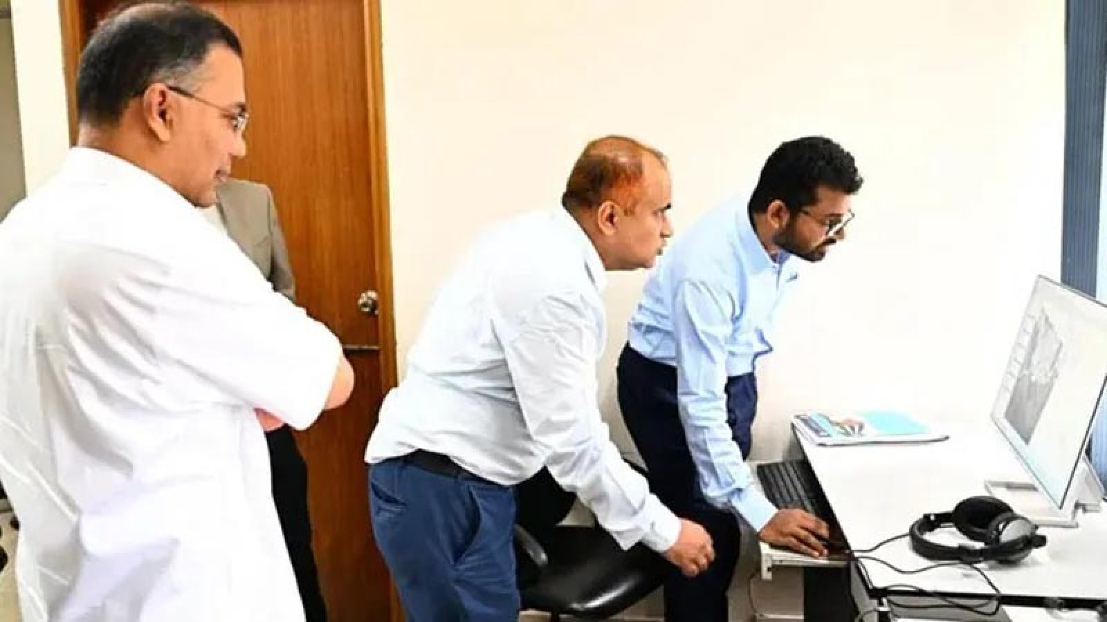 মহাকাশ গবেষণা প্রতিষ্ঠান পরিদর্শনে প্রধানমন্ত্রী