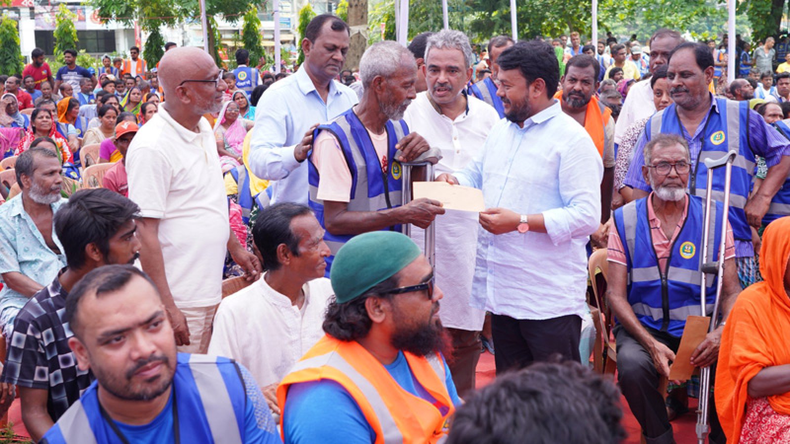 প্রধানমন্ত্রীর ইদ উপহার পেলেন রাসিকের ১২৩৭ জন পরিচ্ছন্নতাকর্মী