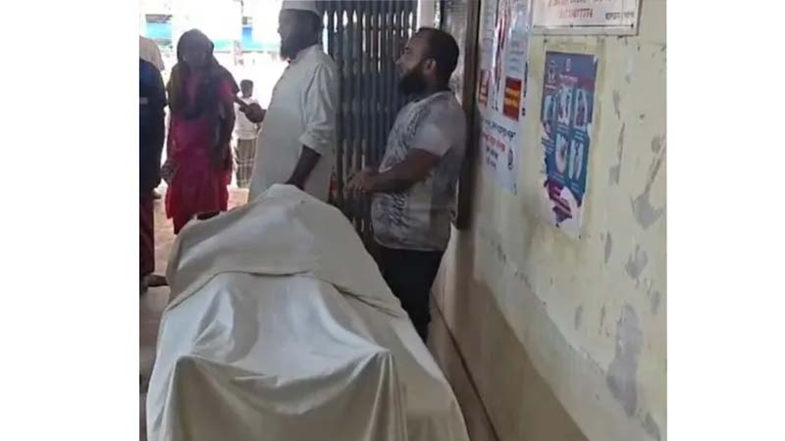 ভোলাহাটে মোটরসাইকেলের ধাক্কায় কৃষকের মৃত্যু, চালক আটক