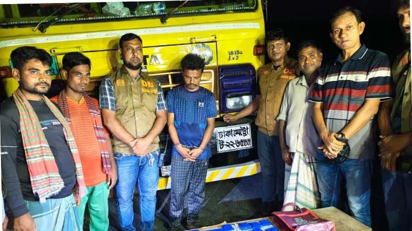 দুর্গাপুরে খড়বোঝাই ট্রাকে ৭ হাজার ৩৭৫ পিস ইয়াবা, গ্রেপ্তার ১