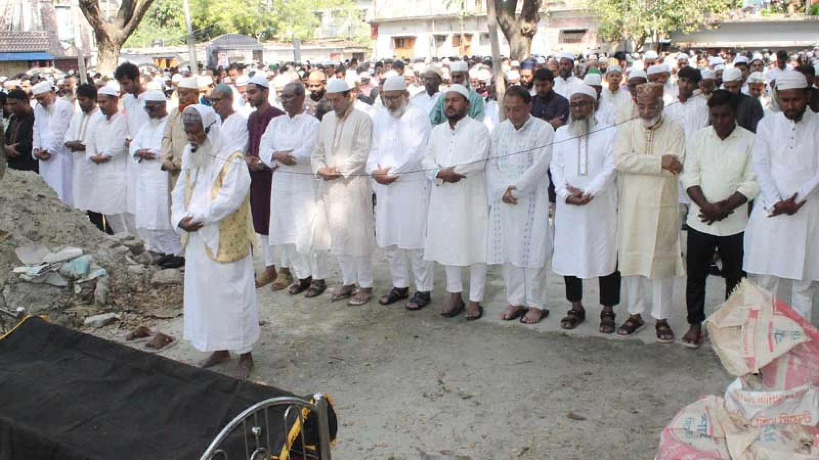 ওয়ার্ড বিএনপি’র সাবেক সভাপতি শহিদুলের জানাজায় রাসিক প্রশাসক