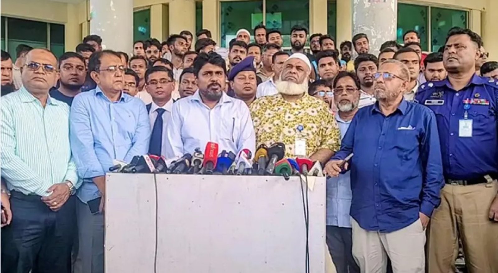 বগুড়ায়  ছাত্রদলের ৫ নেতা বহিষ্কারের পর  ইন্টার্ন চিকিৎসকদের কর্মবিরতি প্রত্যাহার