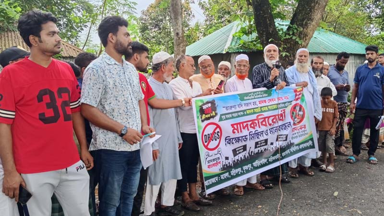 চাটমোহরে ‘মাদক সম্রাট’ ওমর আলীর বিরুদ্ধে ফুুঁসে উঠেছে ৬ গ্রামের মানুষ