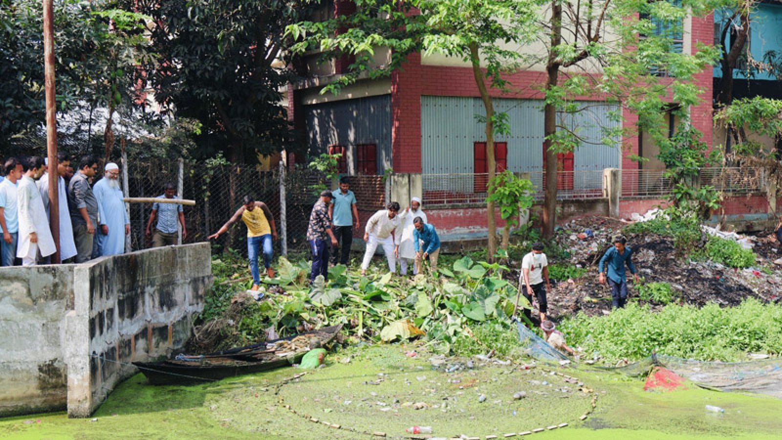 সিংড়ায় ডেঙ্গু প্রতিরোধে পরিষ্কার-পরিচ্ছন্নতা অভিযান