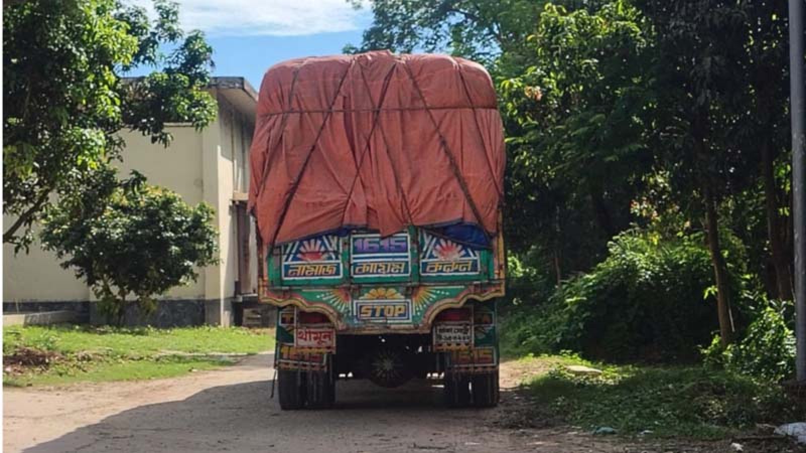 সান্তাহারে বরাদ্দ প্রতিষ্ঠানের বদলে অন্য মিলারের মাধ্যমে চাল সরবরাহ