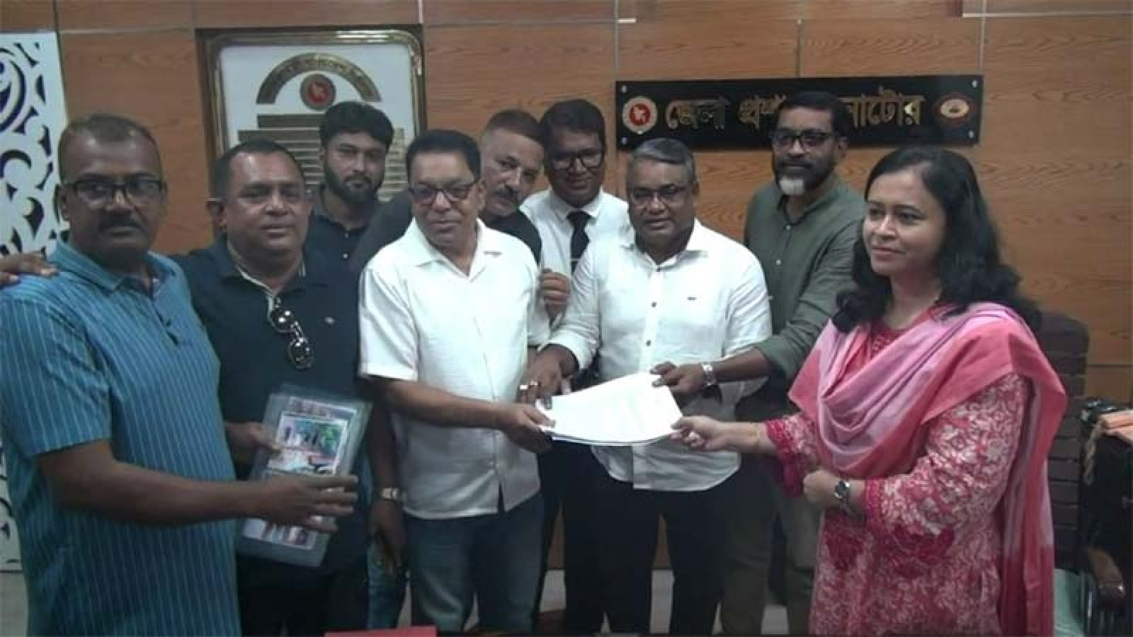 নাটোরে শিশুপার্ক ও গ্রন্থাগারের দাবিতে স্মারকলিপি প্রদান