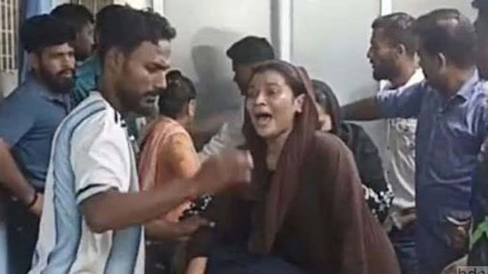 খুলনায় চারটি মোটরসাইকেলে এসে যুবককে কুপিয়ে হত্যা