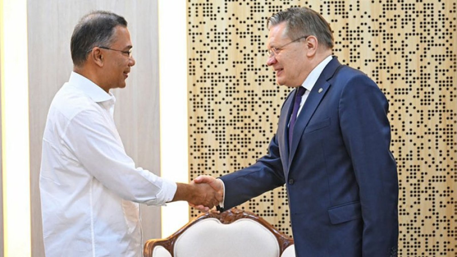 প্রধানমন্ত্রীর সঙ্গে রোসাটম প্রধানের সাক্ষাৎ