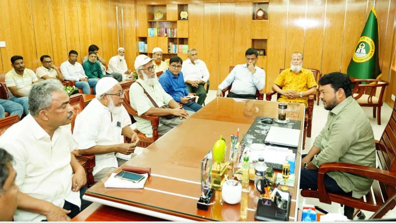 রাসিক প্রশাসকের সঙ্গে সিটি সেন্টারের ব্যবসায়ীদের সাক্ষাৎ