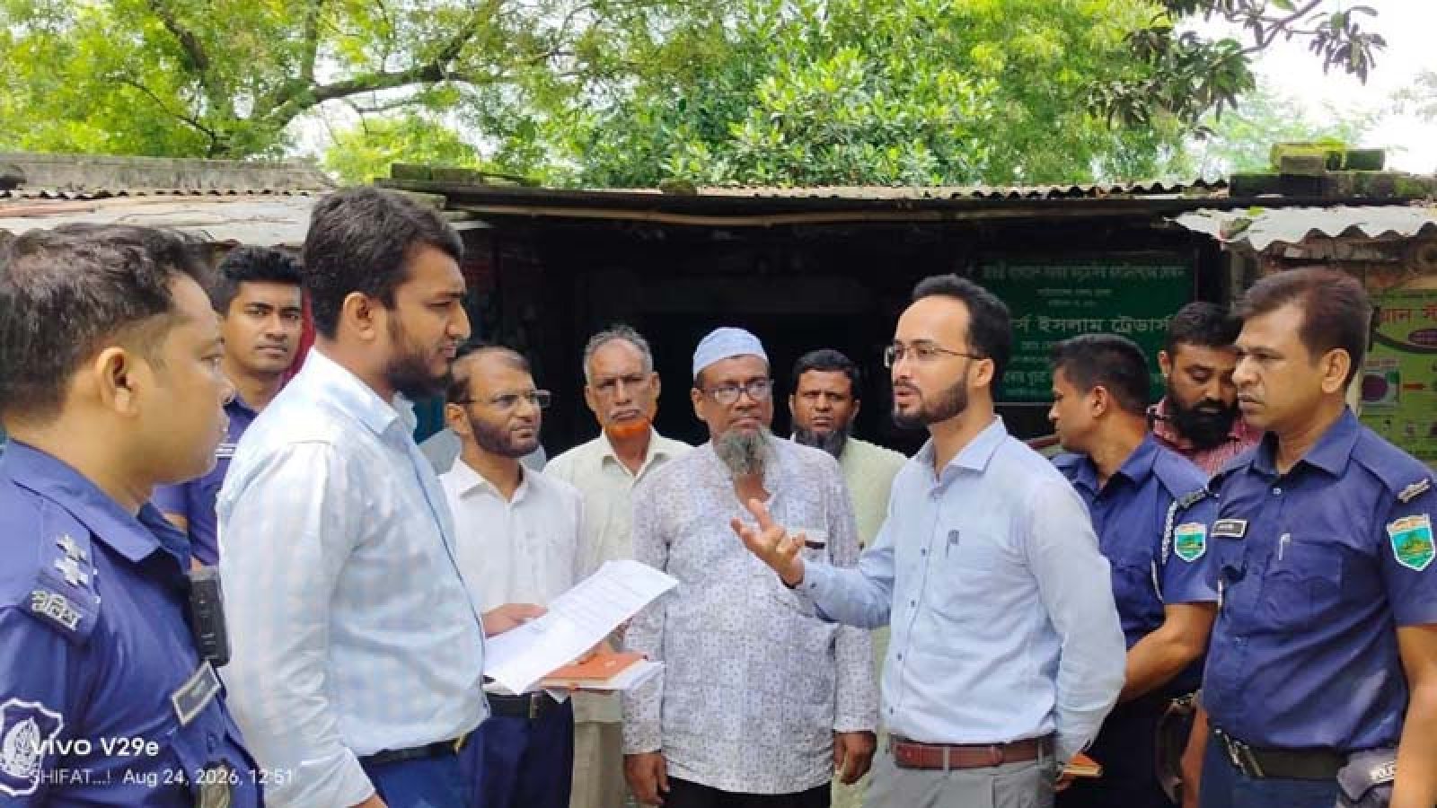 চাঁপাইনবাবগঞ্জে বেশি দামে সার বিক্রি, ডিলারকে ১ লাখ টাকা জরিমানা