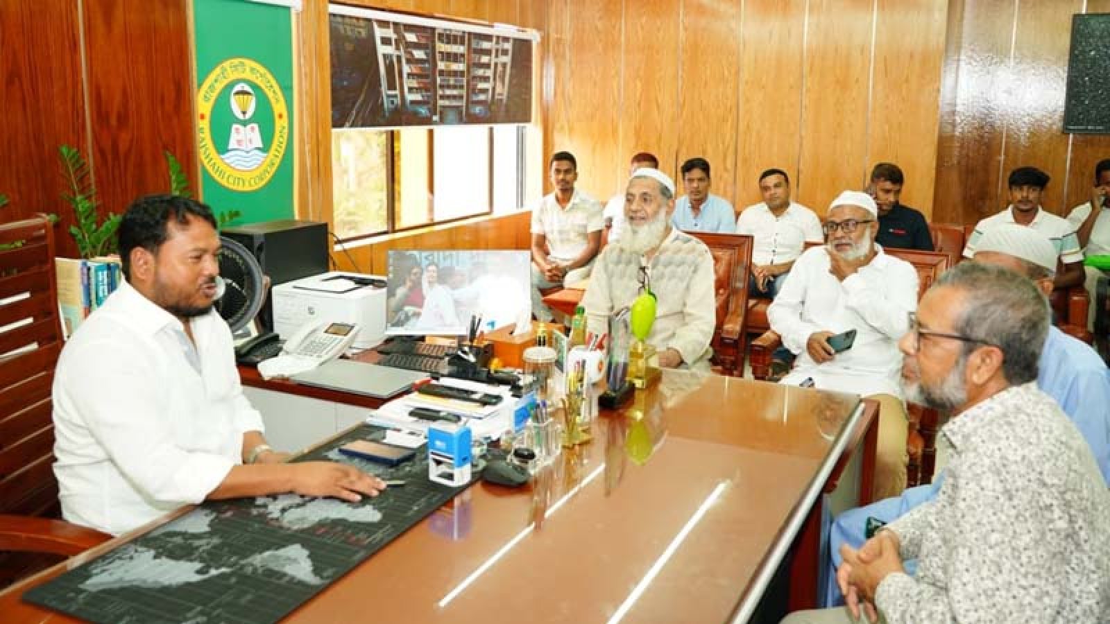 রাসিক প্রশাসকের সঙ্গে মীরের চক জামে মসজিদ কমিটির নেতৃবৃন্দের সাক্ষাৎ