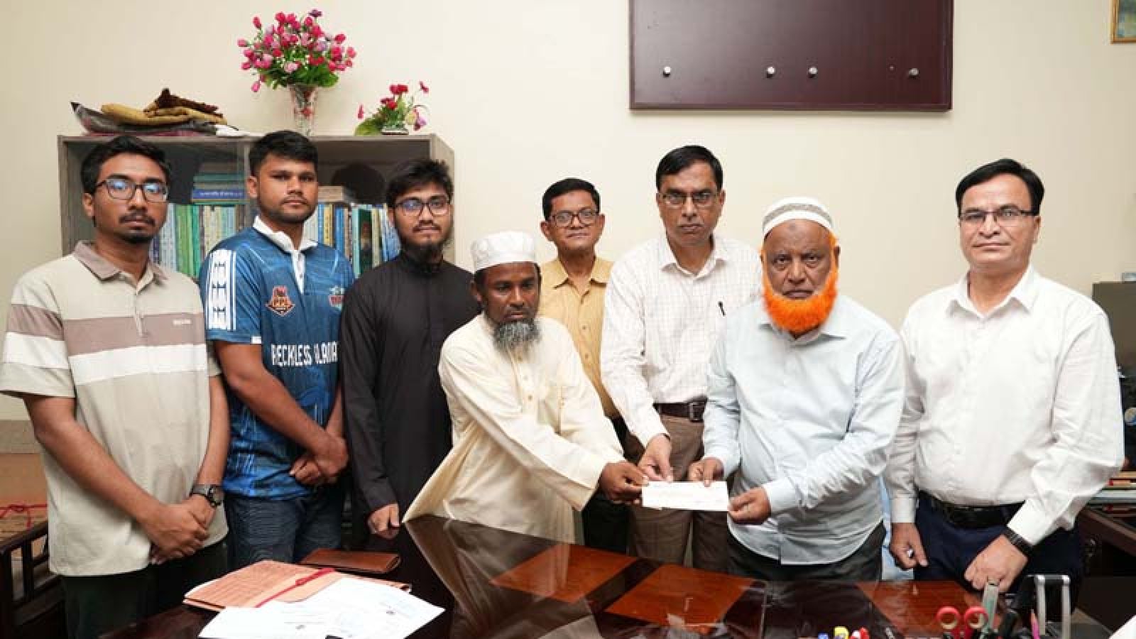 রাবি শিক্ষার্থীর মৃত্যু বিমা দাবির চেক প্রদান