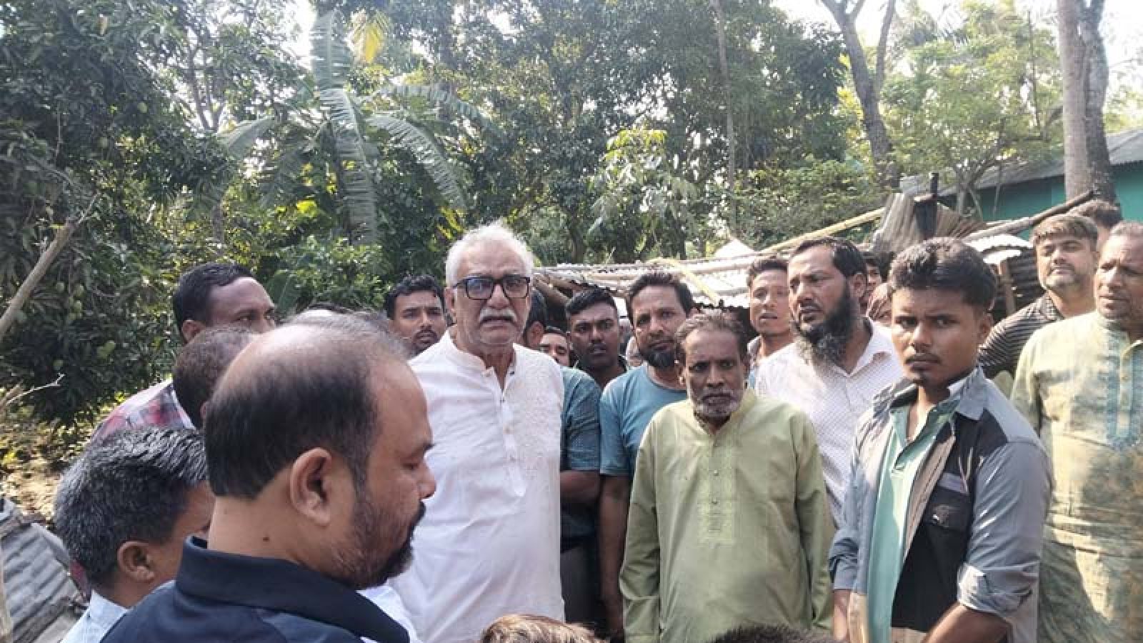 বাঘায় আগুনে পুড়ল কৃষকের স্বপ্ন, দগ্ধ গৃহিণী হাসপাতালে