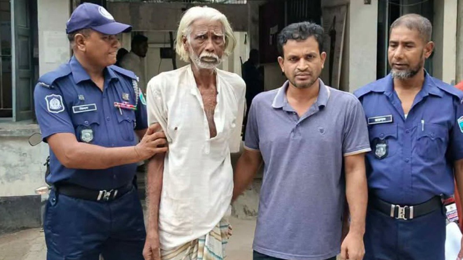 বাঘায় দ্বিতীয় শ্রেণির ছাত্রকে বলাৎকারের অভিযোগে বৃদ্ধ ও ফেনসিডিলসহ যুবক আটক