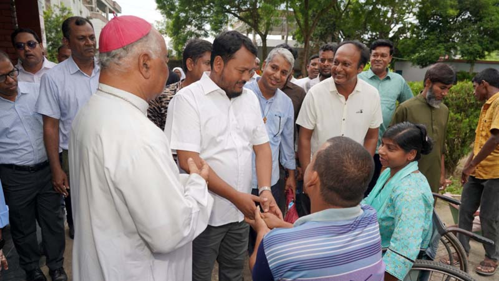 প্রতিবন্ধীদের প্রতিষ্ঠান স্নেহনীড় পরিদর্শন করলেন রাসিক প্রশাসক