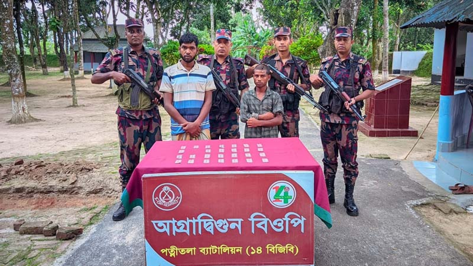 পত্নীতলা ভারতীয় মাদকদ্রব্য উদ্ধার, আটক ২