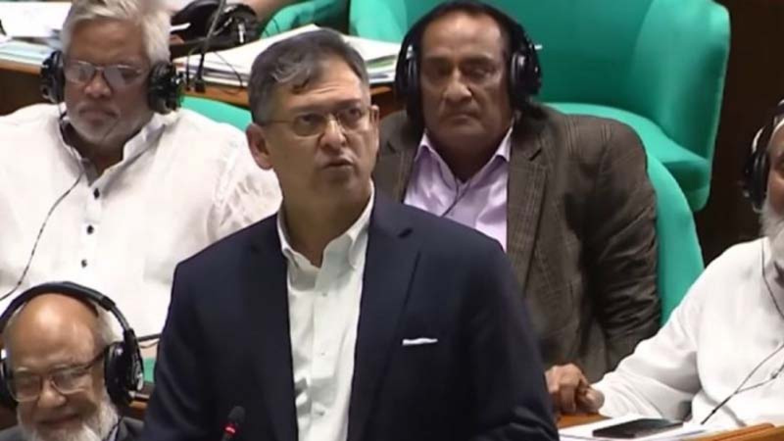 দেশের ৭৫ কারাগারে ধারণক্ষমতার ১.৭ গুণ বন্দি: স্বরাষ্ট্রমন্ত্রী
